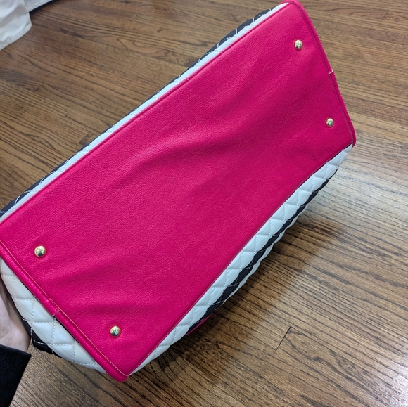 Betsey Johnson Quilted Weekender - Picture 8 of 16